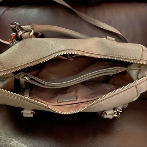 Anne Klein Gray Hand & Shoulder Bag - Picture 4 of 9